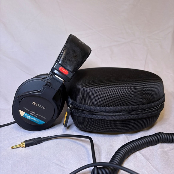 Sony MDR7506 Professional Large Diaphragm Headphone - Picture 1 of 4